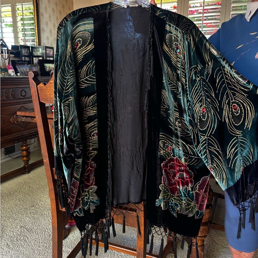 Elegant Black and Green Velvet Kimono Jacket